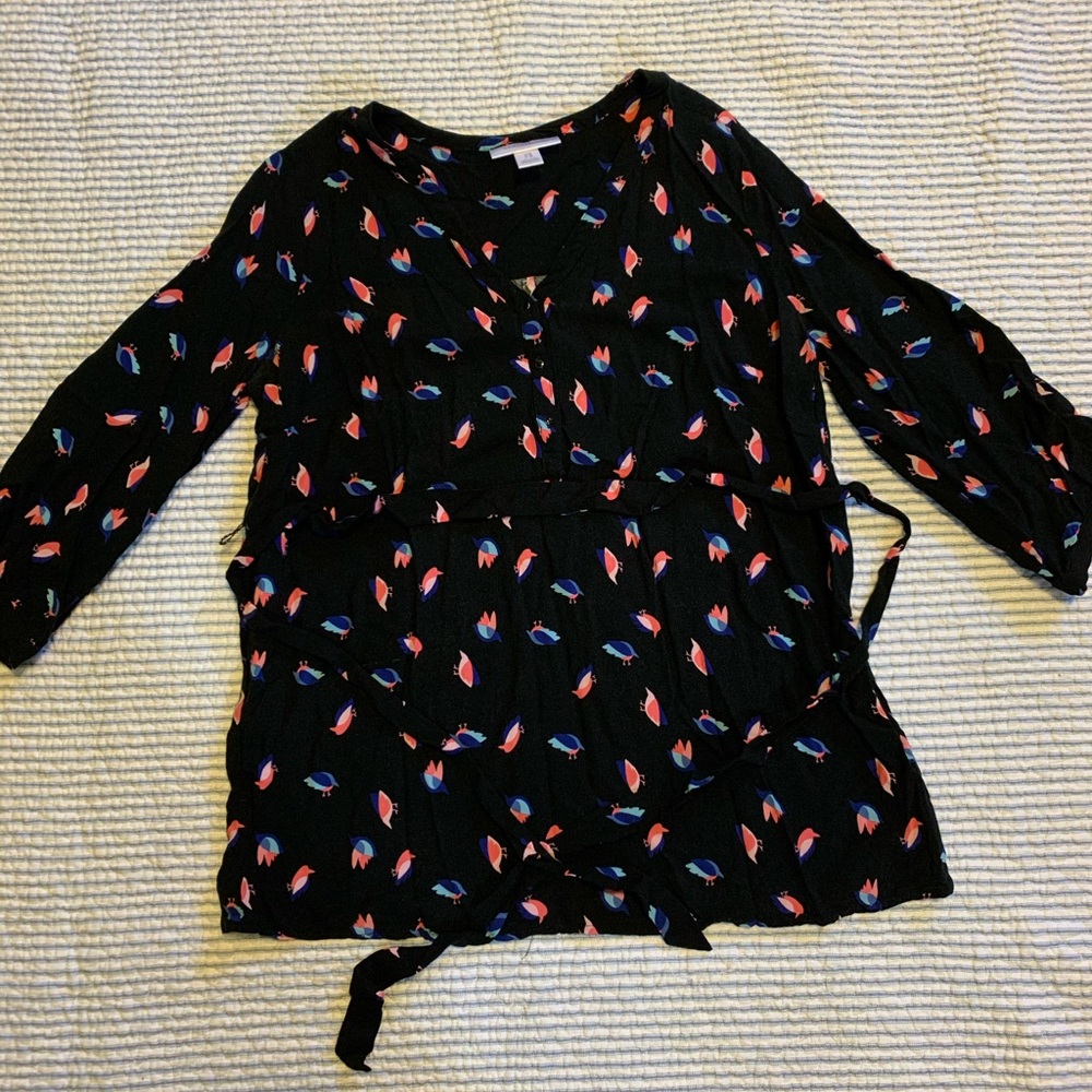 Motherhood size M 3/4 length top.